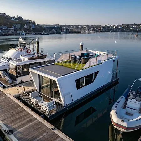 Houseboat In *