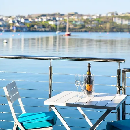 Houseboat In Botel Kinsale