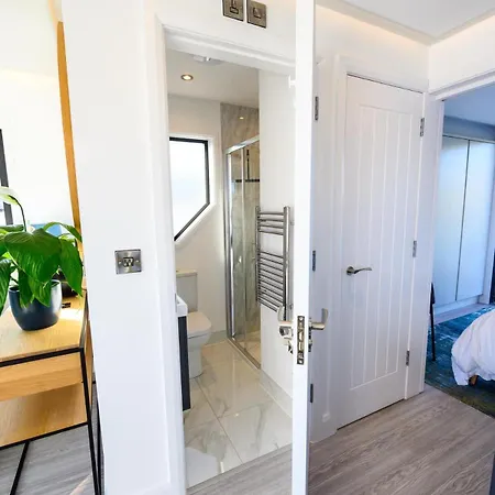 Kinsale Houseboat Botel